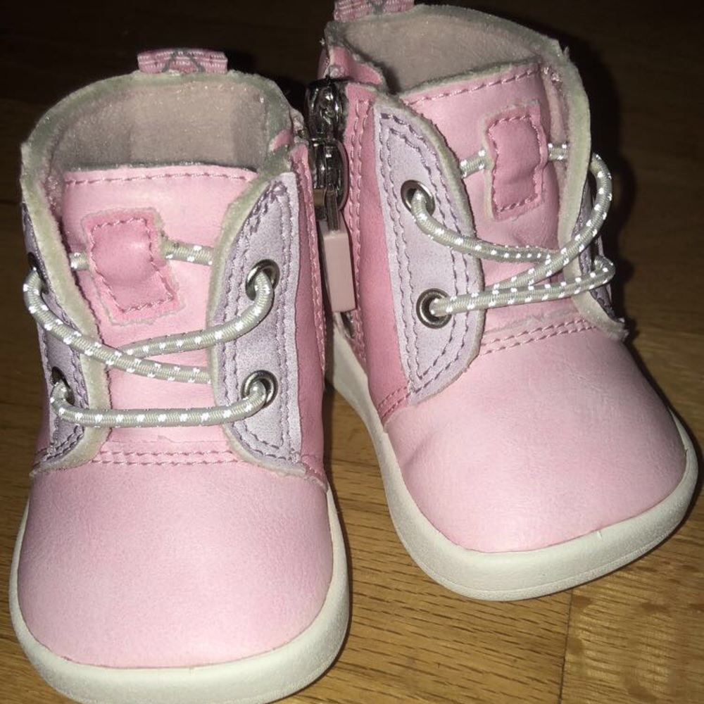 Baby girl UGG boots sz 0-1